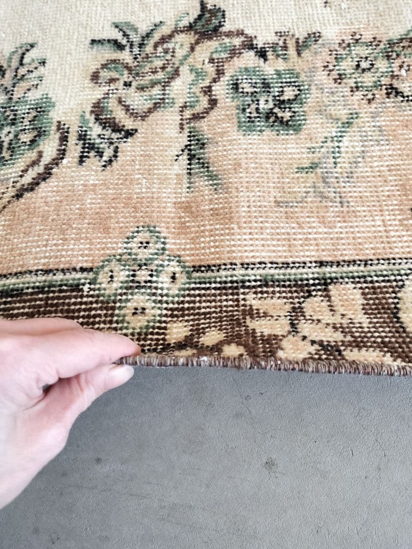 ダークブラウンとピーチベージュのヴィンテージラグ　石田ゆり子さん　No.740