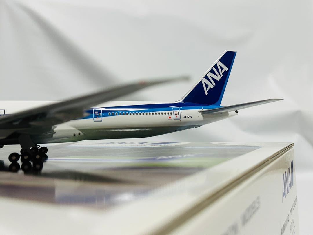 全日空商事 1/200 ANA 777-300ER NH20017