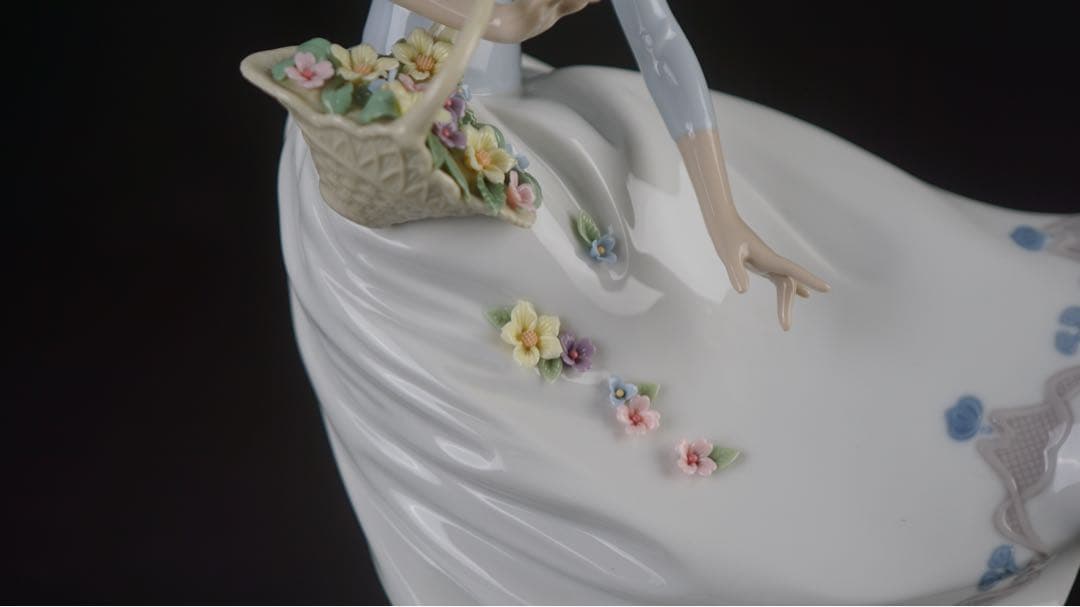 リヤドロ LLADRO 風のいたずら 01006767 置物 花 女性 美品