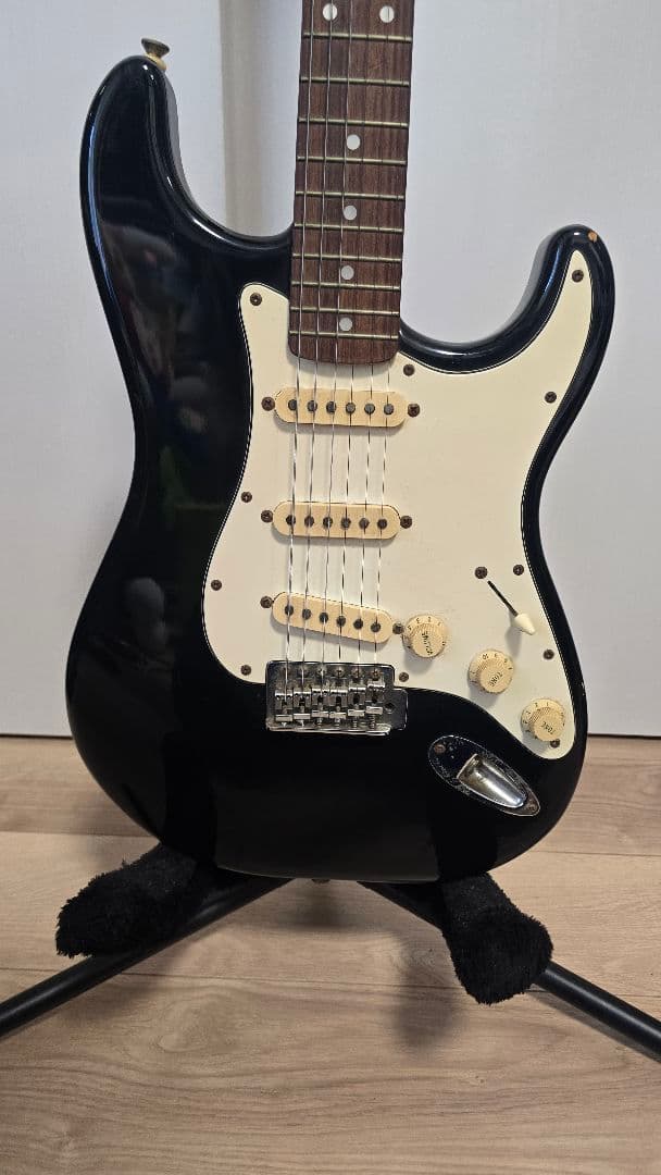 ブラック エレキギター ストラトキャスタータイプ