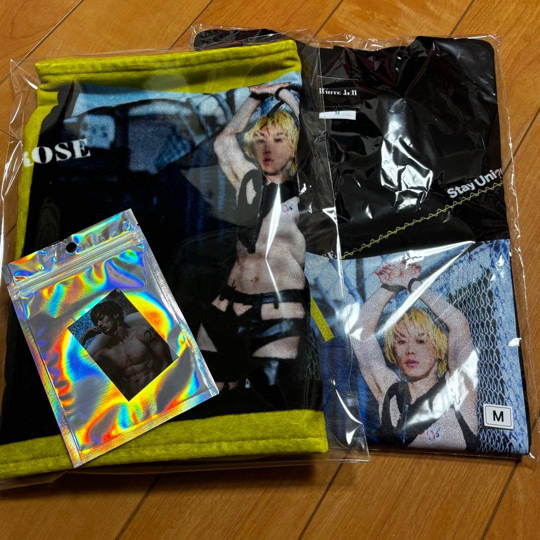 Tシャツとタオルセット Mサイズ ツアー限定シークレットホログラムカード付き