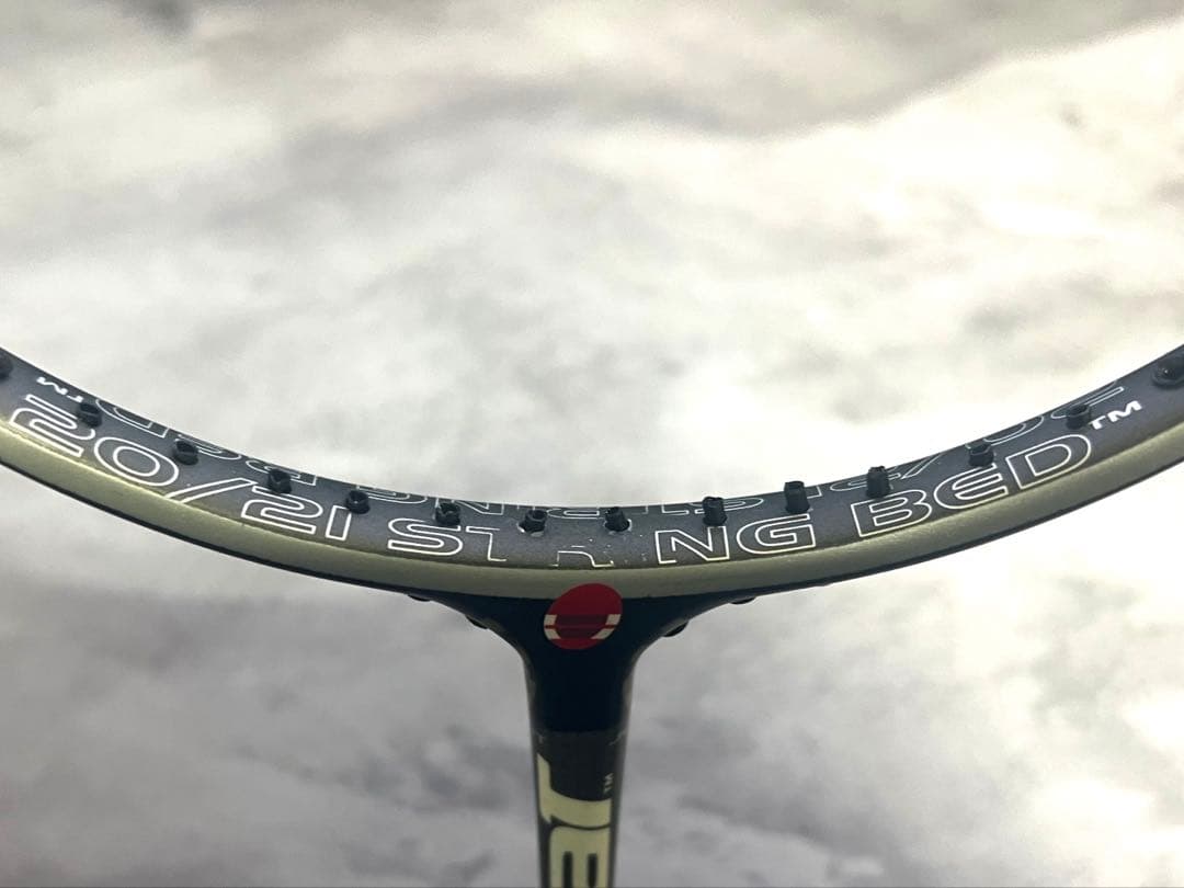 バドミントンラケット+ガット　アークセイバーZスラッシュ　サテライトニトロ