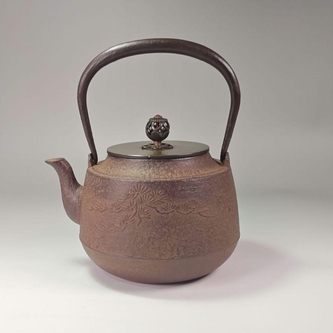 ウ309 鉄瓶『釜師　佐藤浄清造』『肩衝松地紋　鉄瓶　共箱』茶道具　急須