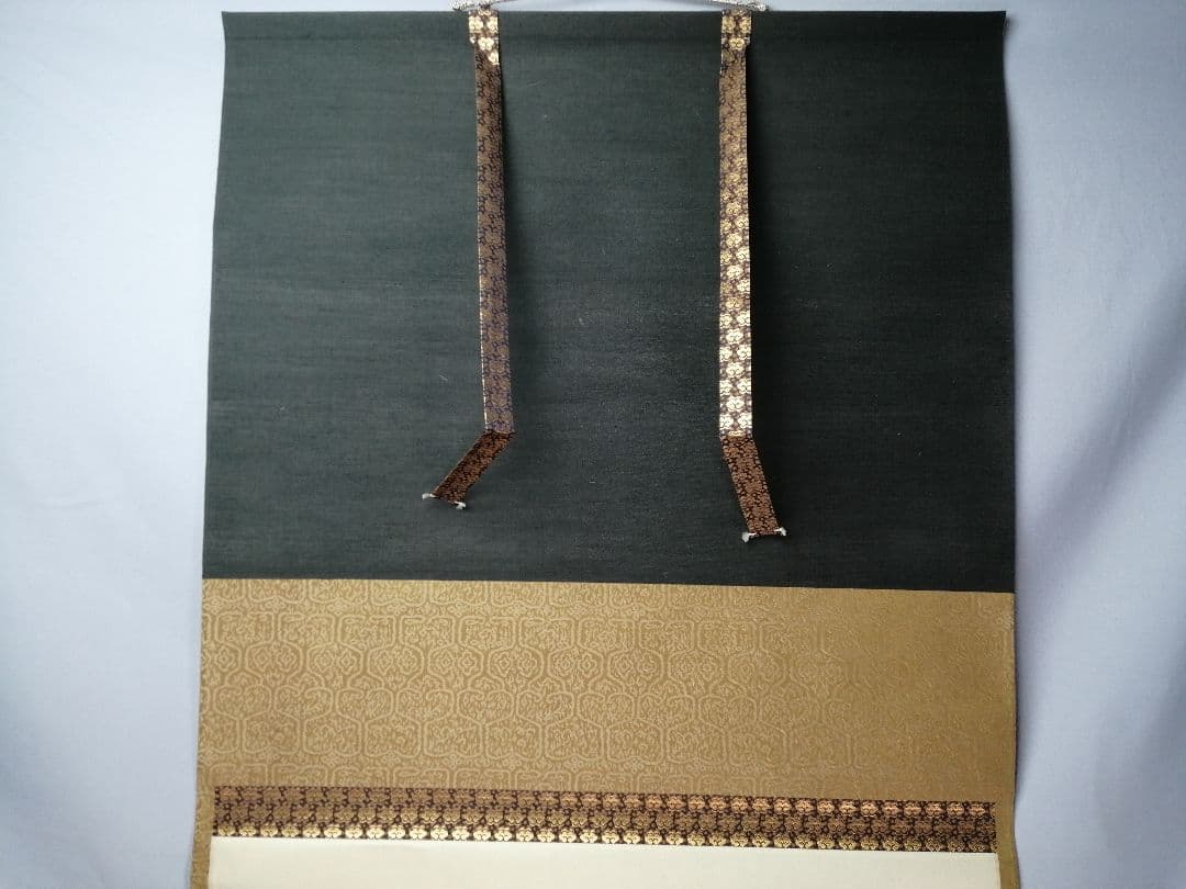 【茶道具】前大徳寺高桐院　紫野剛山和尚筆　 横物『直心』　掛軸B943