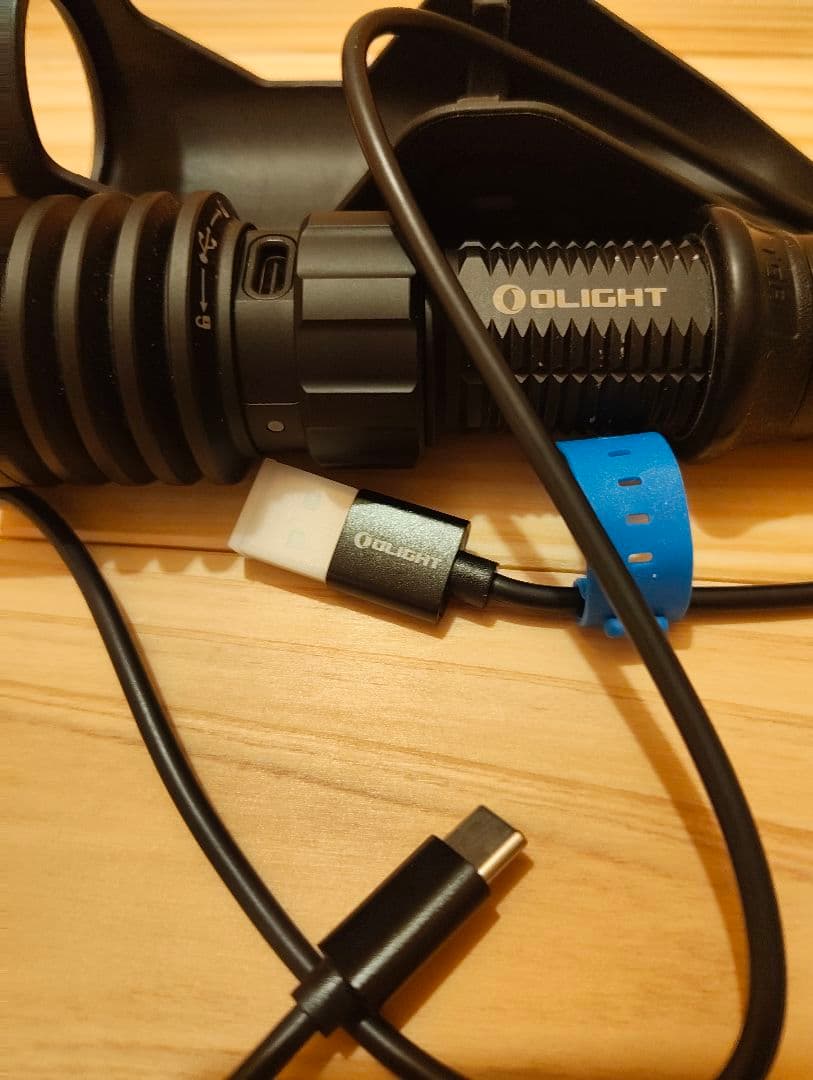 OLIGHT WARRIOR X 4　懐中電灯 高輝度LED