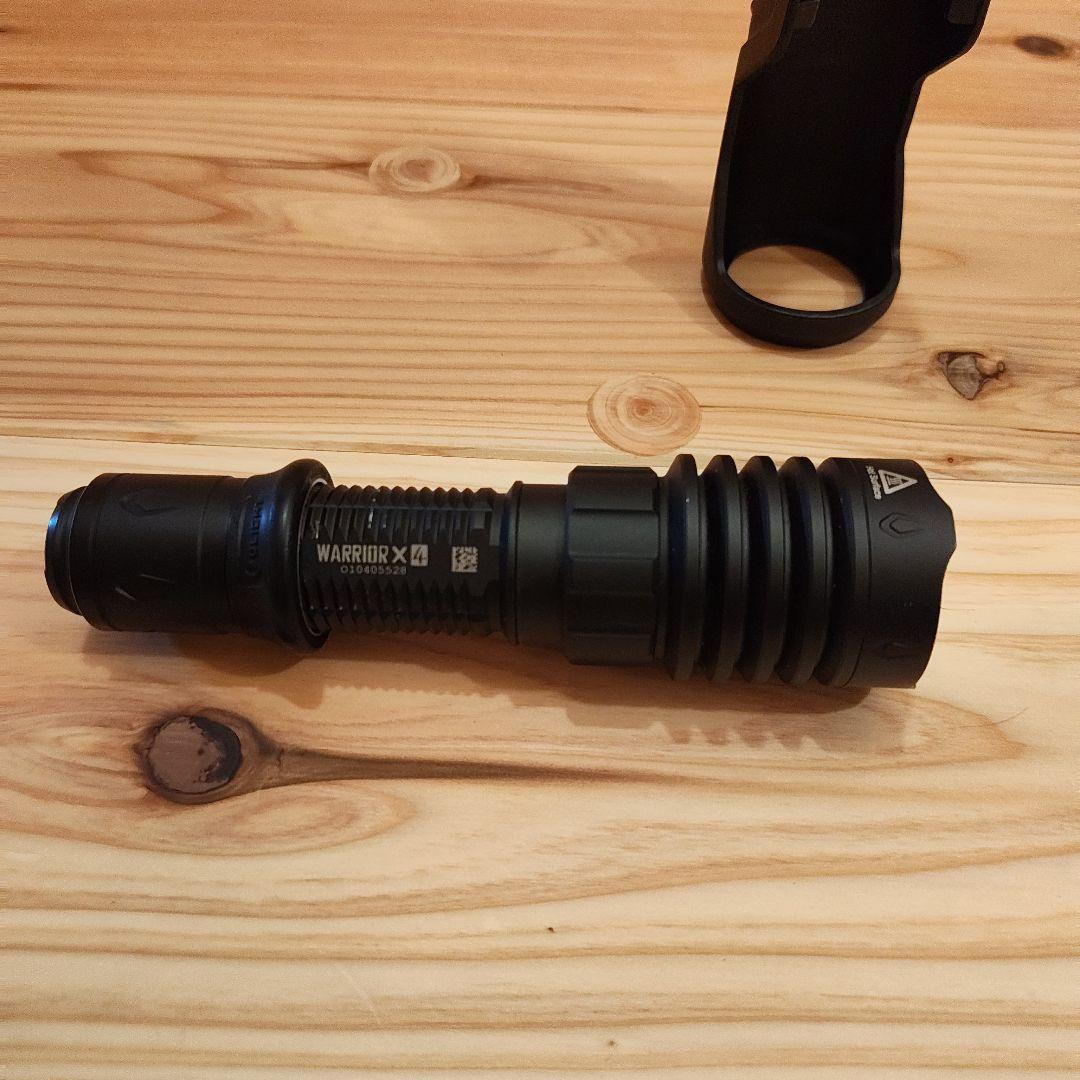 OLIGHT WARRIOR X 4　懐中電灯 高輝度LED