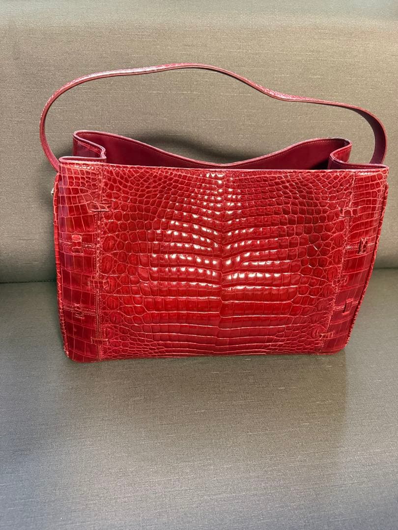 クロコダイルバッグ　本革　赤　レディースバッグ　クロコダイル　本革バッグ