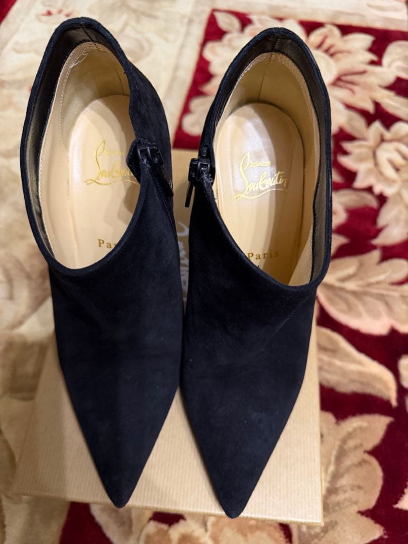 Christian Louboutin 黒スエードアンクルブーツ