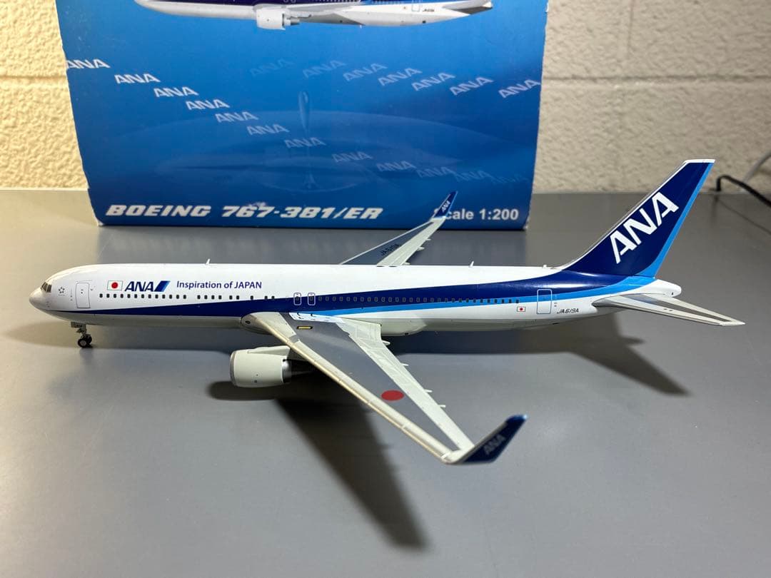 航空機・ヘリコプター Jcwings ANA Boeing767-300ER w 1/200