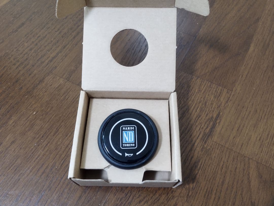 正規品NARDIステアリング綺麗