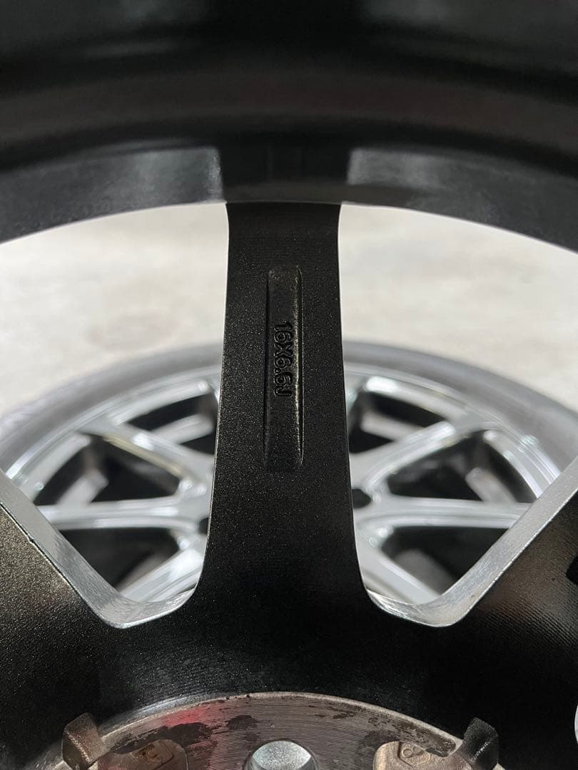 フォルクスワーゲン　ゴルフ7 中古スタッドレスタイヤ　2023年製9部山バリ溝