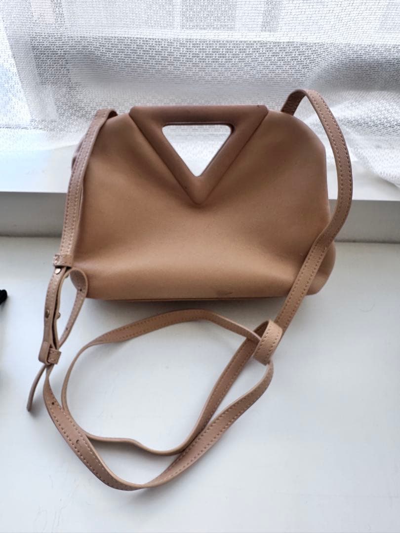 BOTTEGA VENETA レザー ショルダーバッグ ベージュ系