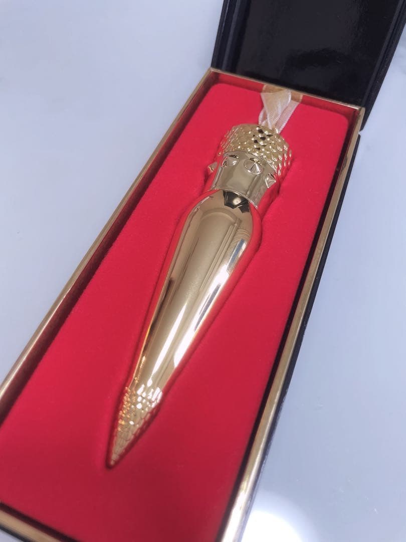 【新品】クリスチャン ルブタン　シルキーサテン  リップカラー #ロンロン310