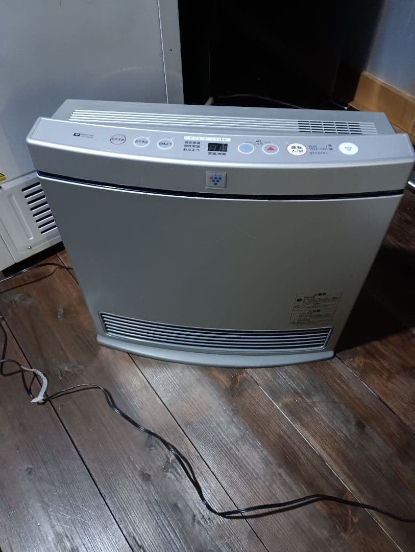 とまと様　ガスファンヒーター シルバー デジタル表示