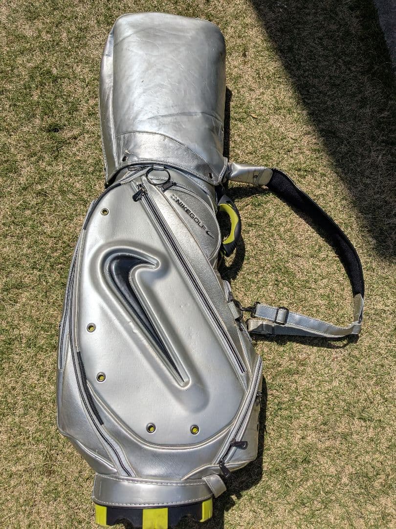 ナイキゴルフ　キャディーバッグ　シルバー　おまけつき