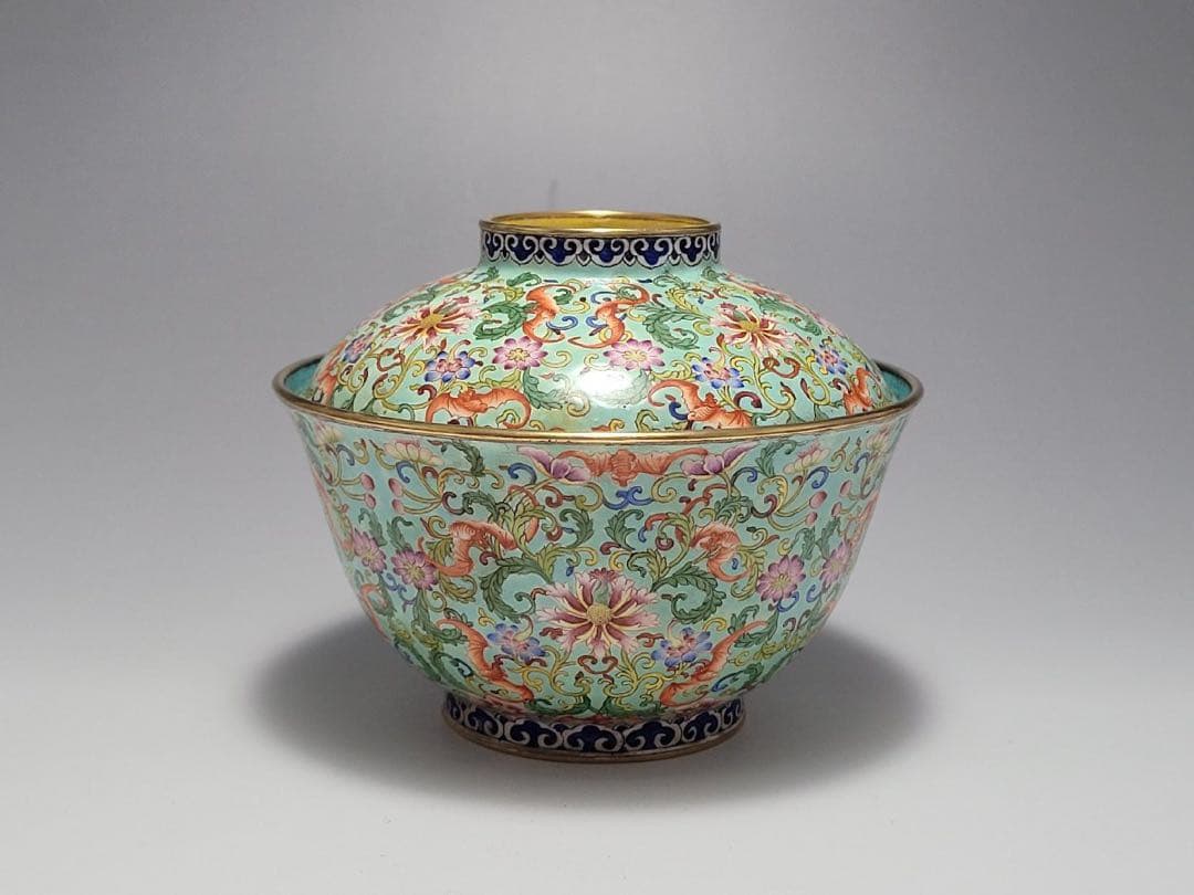 古七宝焼 折枝花紋蝠紋図 茶碗「乾隆年製」銘 時代唐物 幅約11cm / 明清時