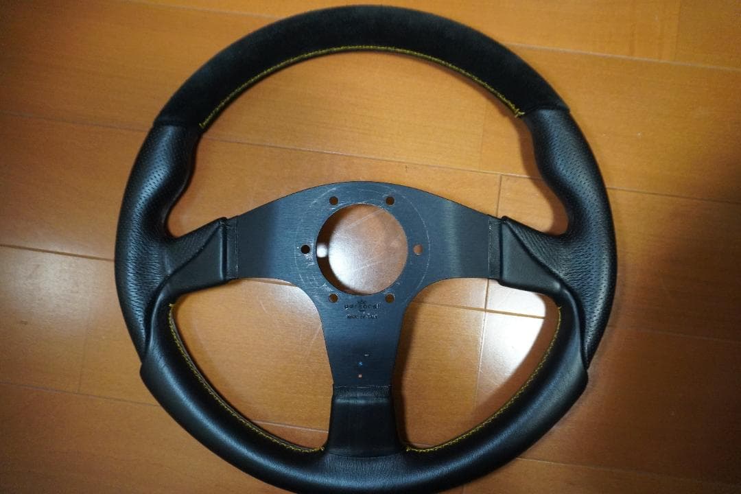 希少品　OZレーシング　ステアリング／パーソナル製（MADE IN ITALY)