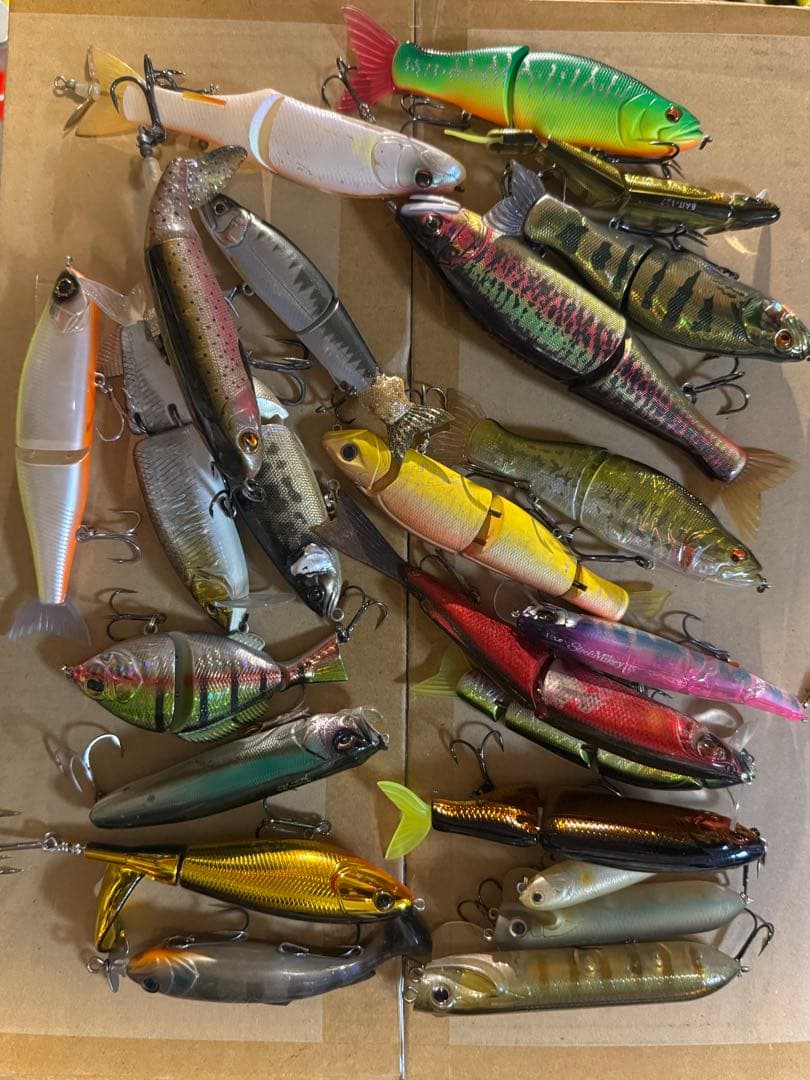 【バス釣り用品まとめ売り】リール、ルアー、ワーム大量セット　タックルボックス付き