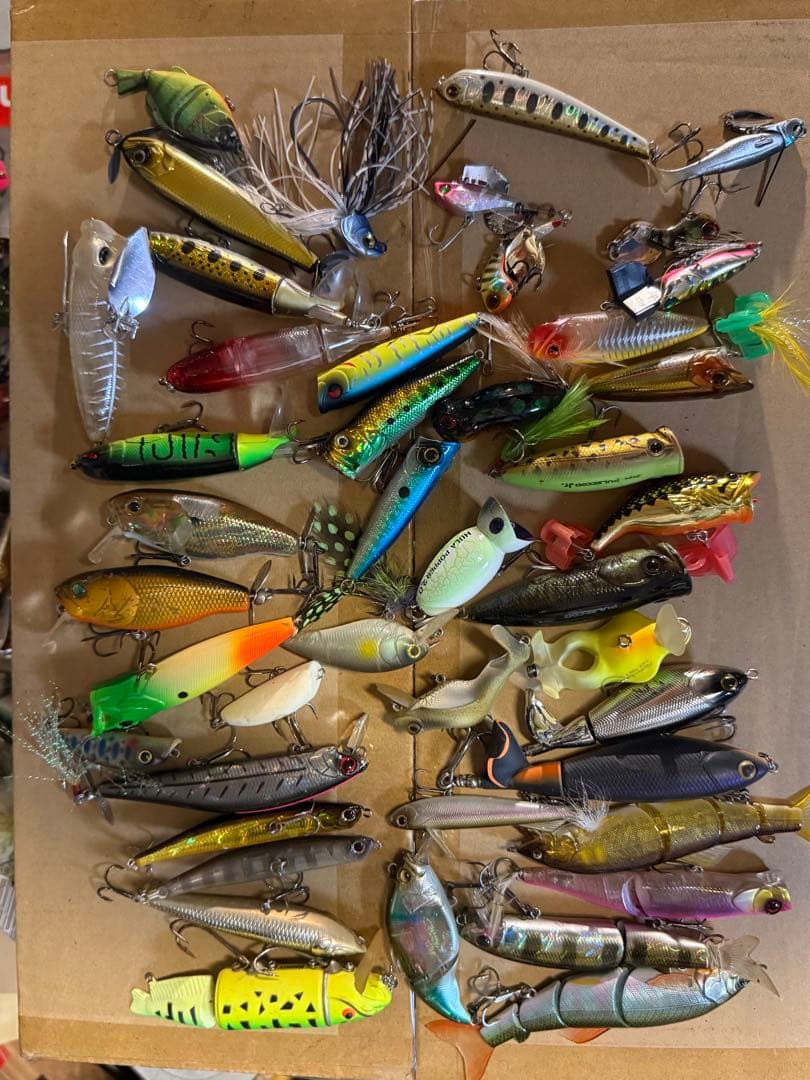 【バス釣り用品まとめ売り】リール、ルアー、ワーム大量セット　タックルボックス付き