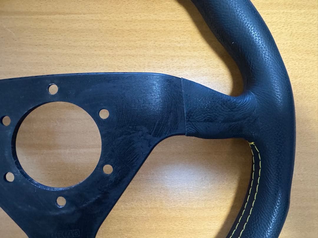 momo ステアリング ヴェローチェレーシング320mm