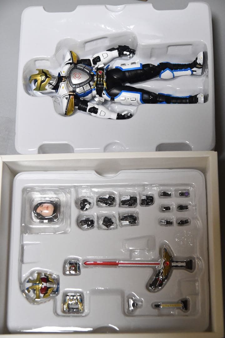 shフィギュアーツ真骨彫製法仮面ライダーキバ　セット