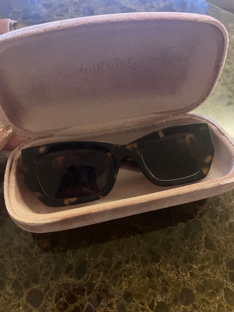 （新品正規品）miu miu ブラウン サングラス ケース付き