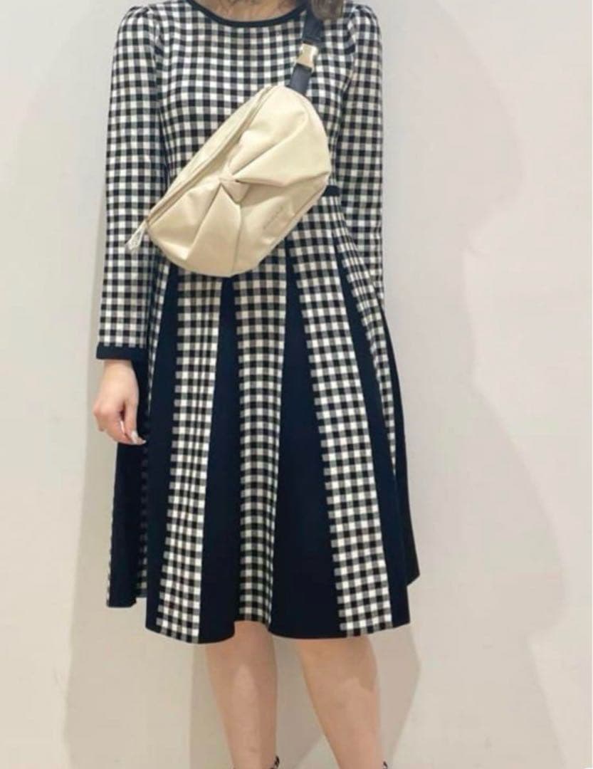 新色　トッカ　tocca リボン ウエストポーチ　ショルダーバック　アイボリー