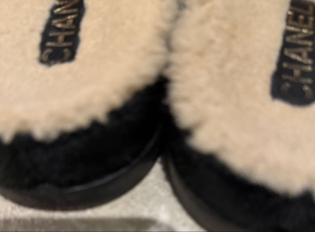 CHANEL ブラックファーミュール