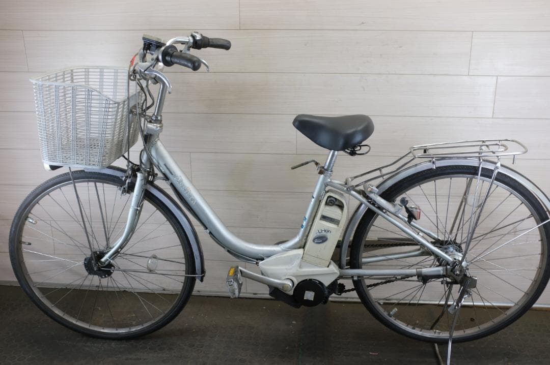 良品新基準　ブリヂストン製　アシスタ　26インチ　3段　4.0Ah充電器あり