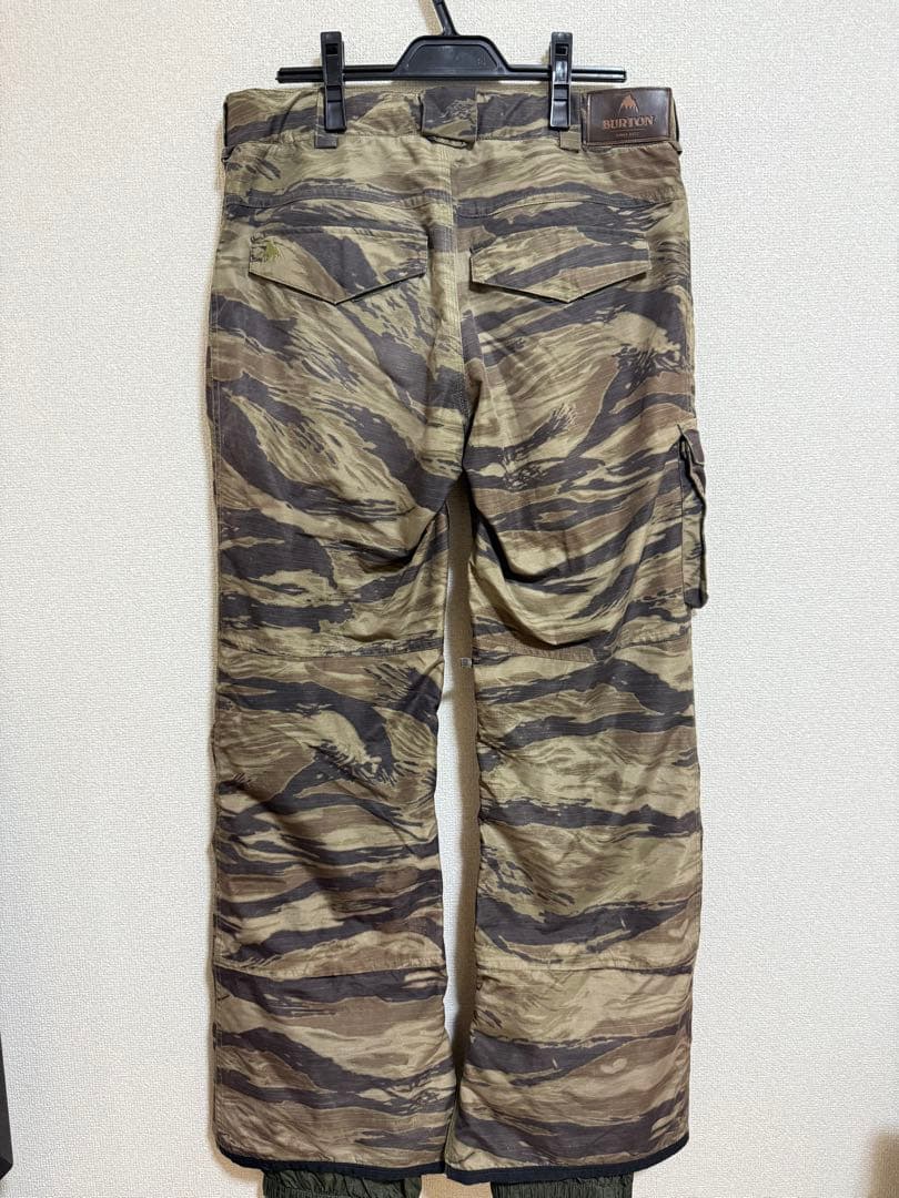 BURTON 迷彩柄 スノーボードパンツ