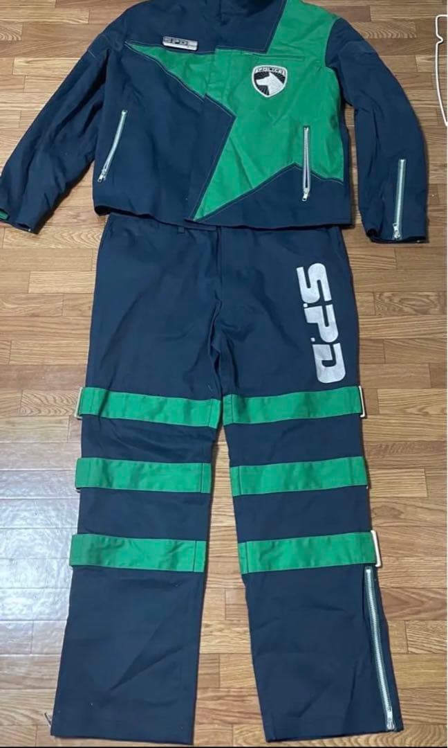 デカグリーン　大人用ジャケット　上下　バンダイ公式品