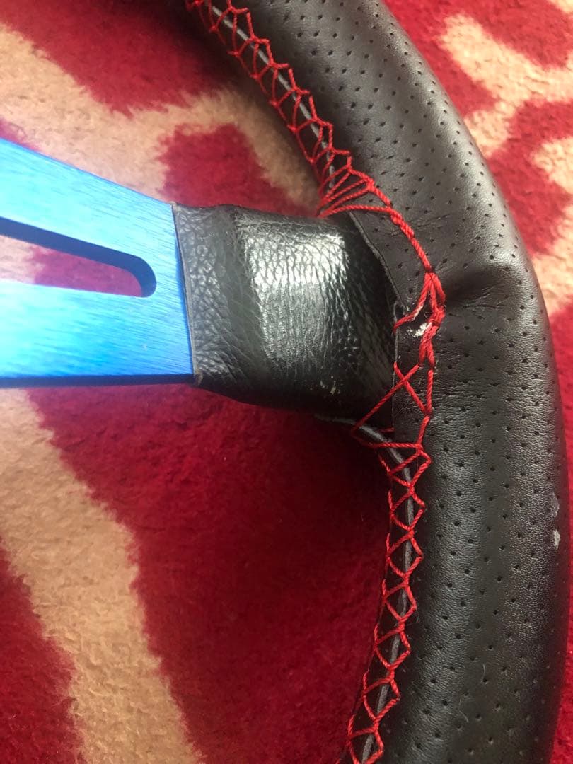 送料込み momo MOD.08 ステアリング 35㎝