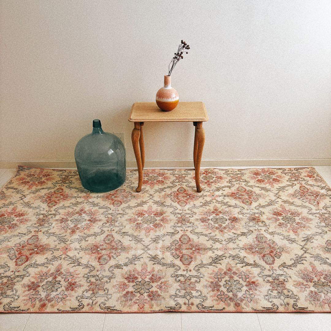 トルコ　ヴィンテージラグ　ピンク　クラシカルフラワー
