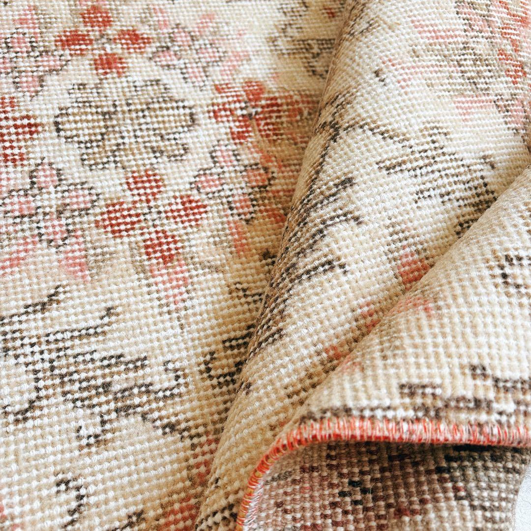 トルコ　ヴィンテージラグ　ピンク　クラシカルフラワー