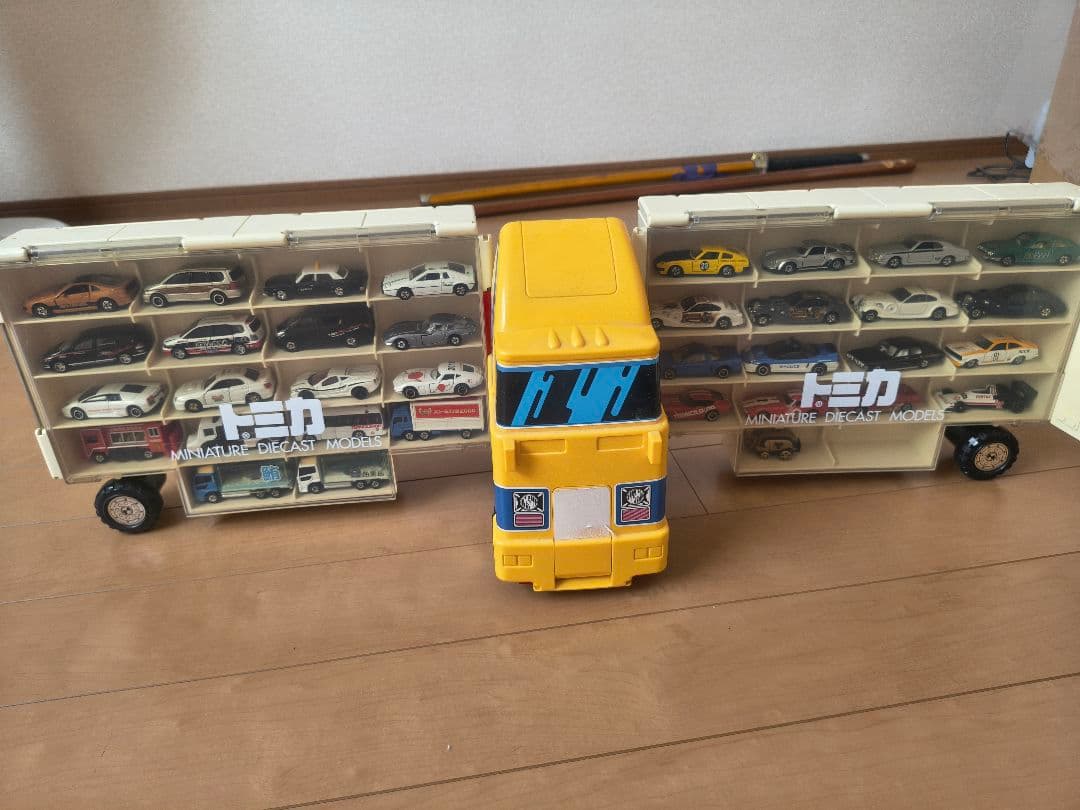 トミカ ミニカー収納トラック T516