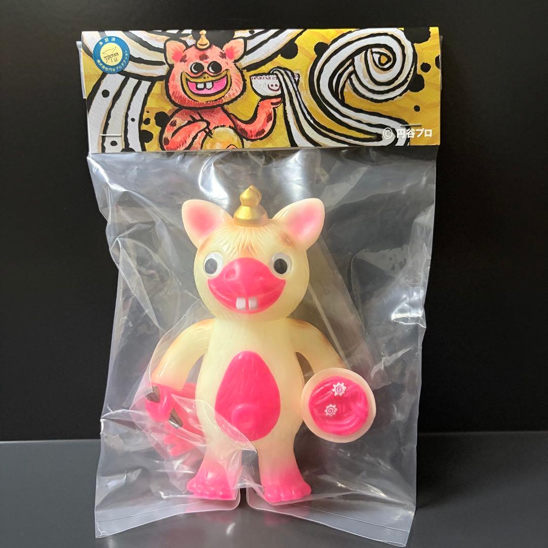 ランペイジトイズ x One up. 快獣ブースカ 蓄光 蛍光ピンク ソフビ