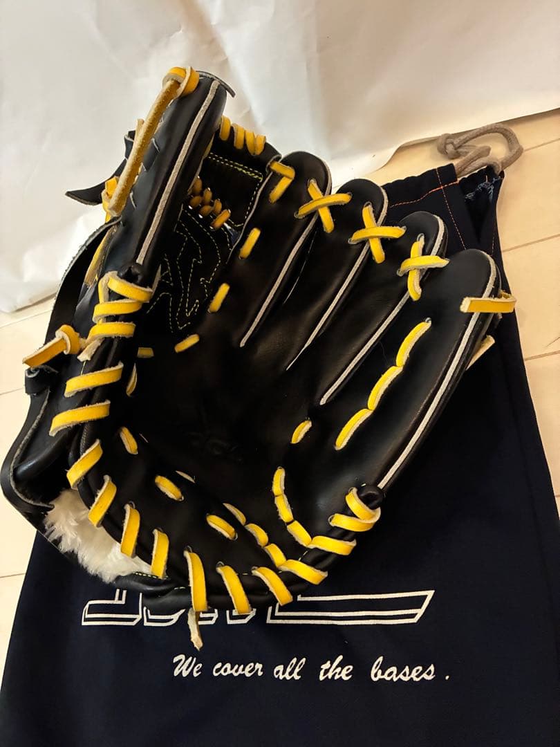 adidas 一般軟式用グローブ 黒/黄色 収納袋付き
