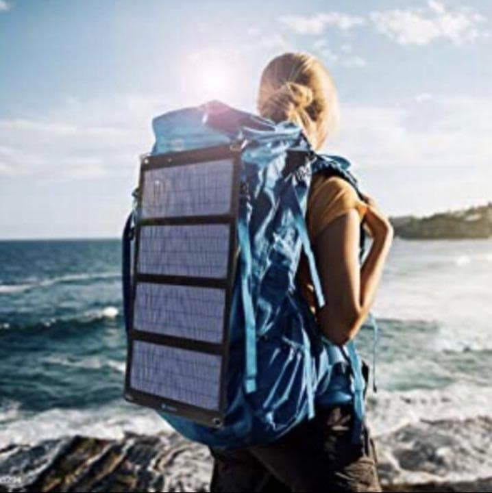 最新の高効率ソーラーパネル4枚搭載♪❤3台同時充電OK❣ソーラーチャージャー
