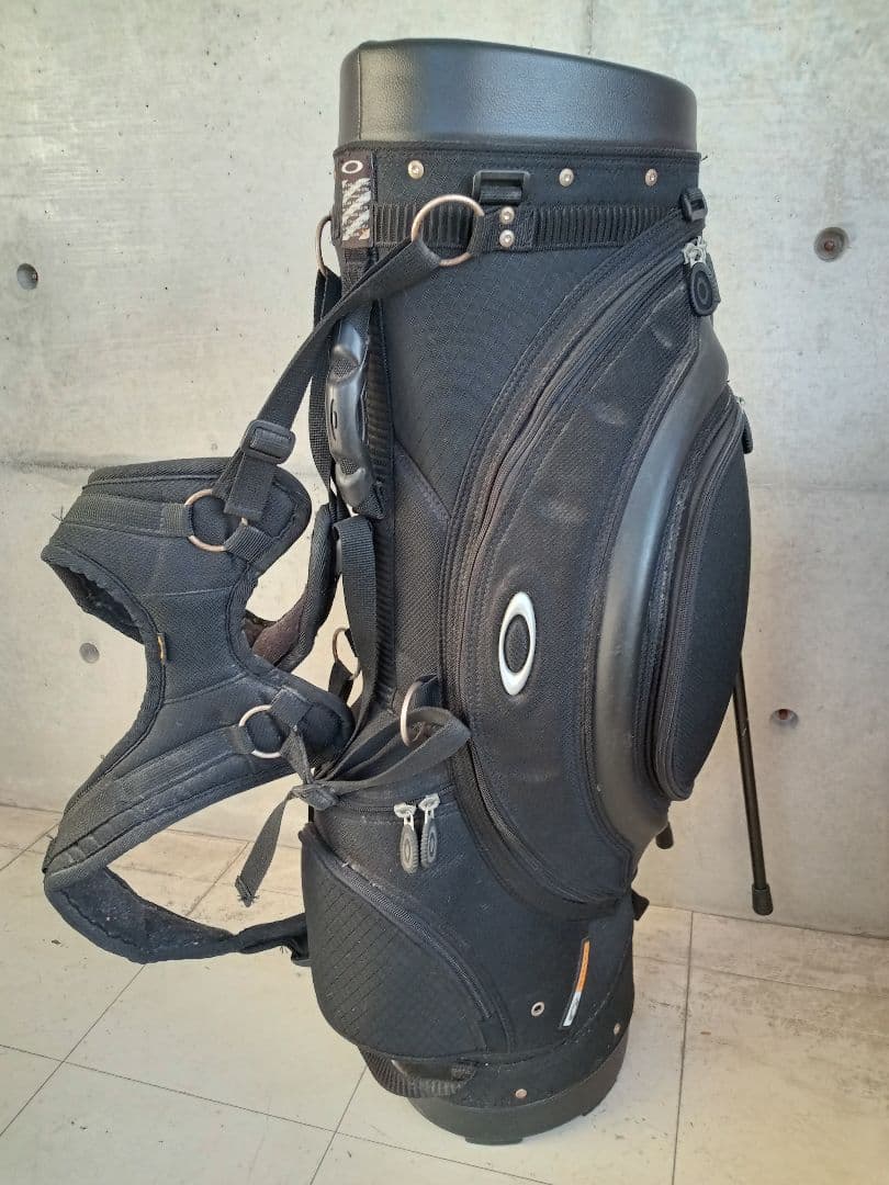 【黒麺】Oakleyキャディバッグ スタンド付き　ブラック