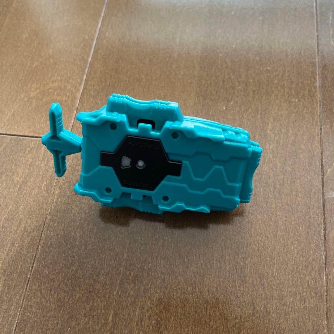 ベイブレード16個ランチャー3個ヘルサラマンダー、フェニックス付き