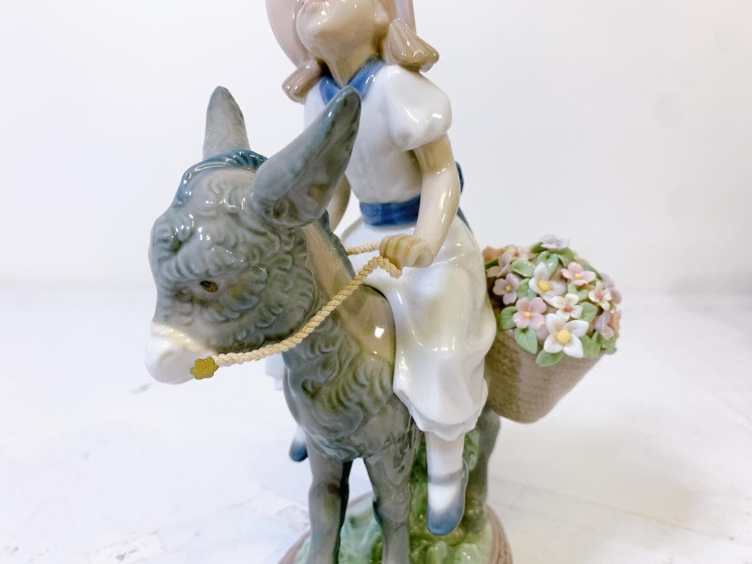 リヤドロ 少女とロバの陶器 LLADRO 置物 フィギュリン