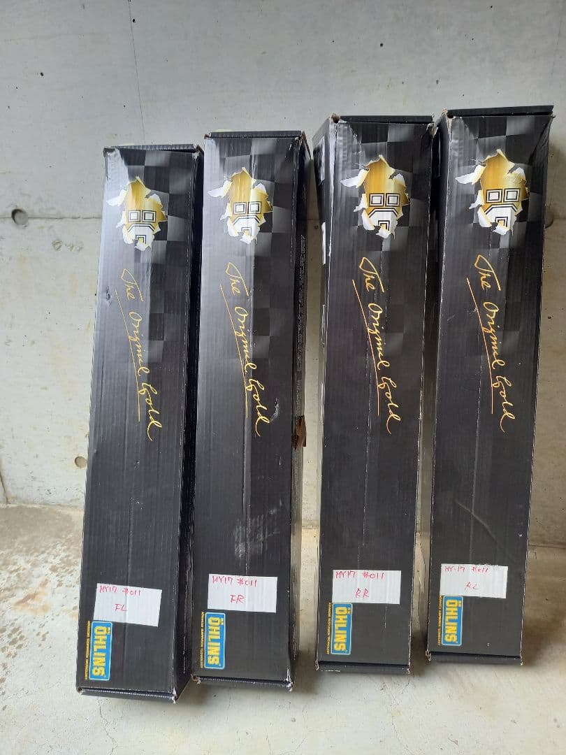 ニッサンGTR ニスモ 2017年式 　　　　新車外し 純正サスペンション