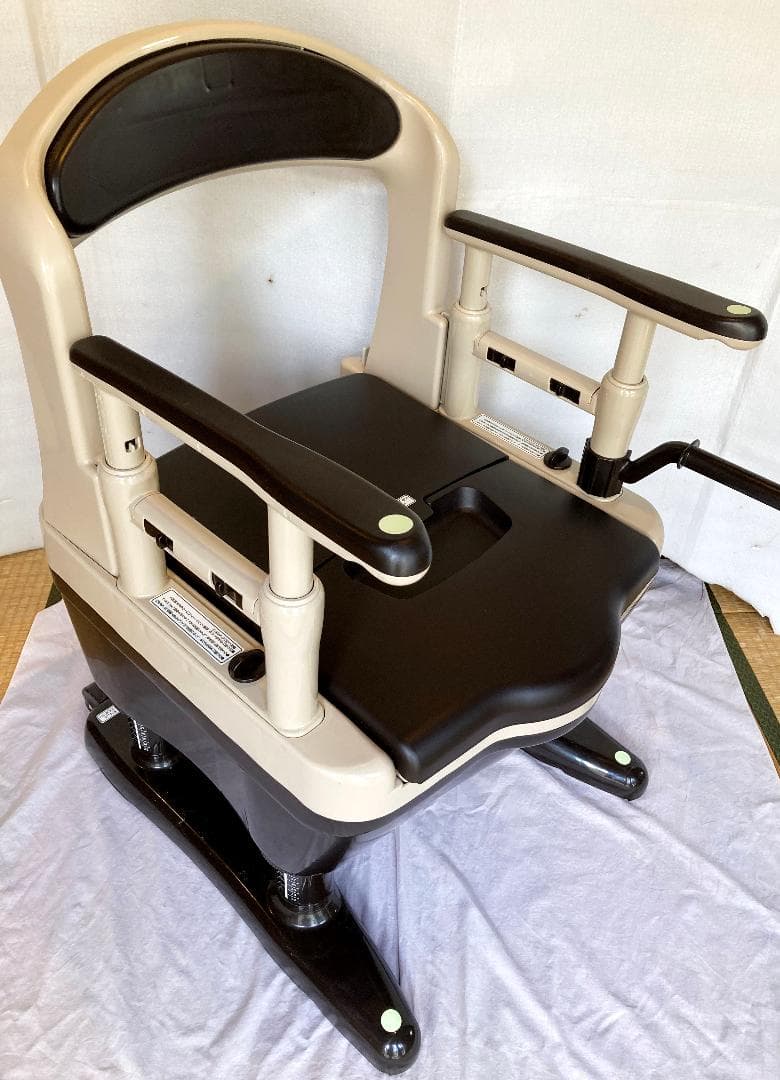 未使用品　安寿 ポータブルトイレ ジャスピタ 肘掛け高さ調整／説明書・付属品付き
