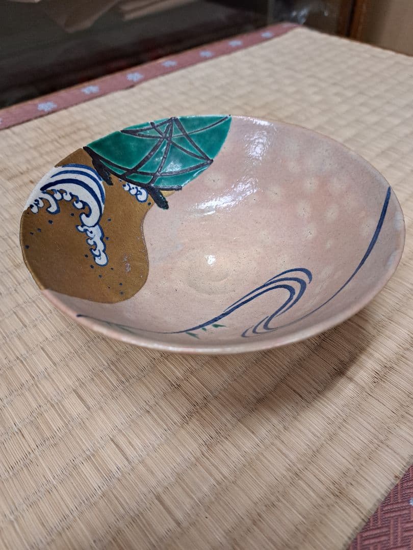 波と葉のデザイン茶碗