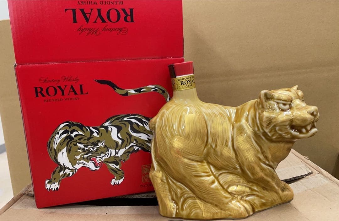 未開栓サントリーロイヤル ブレンデッドウイスキー 2022 寅年43%600ml