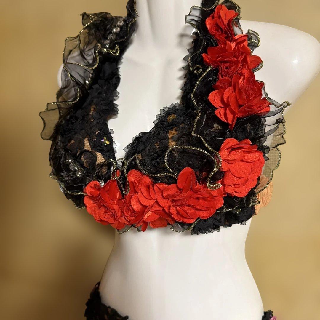 ベリーダンス セットアップ 黒と赤 花柄