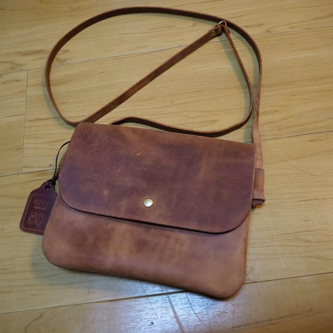 HERZ 2部屋サコッシュ(CP-9) ヘルツ　プルアップ　レザー　キャメル