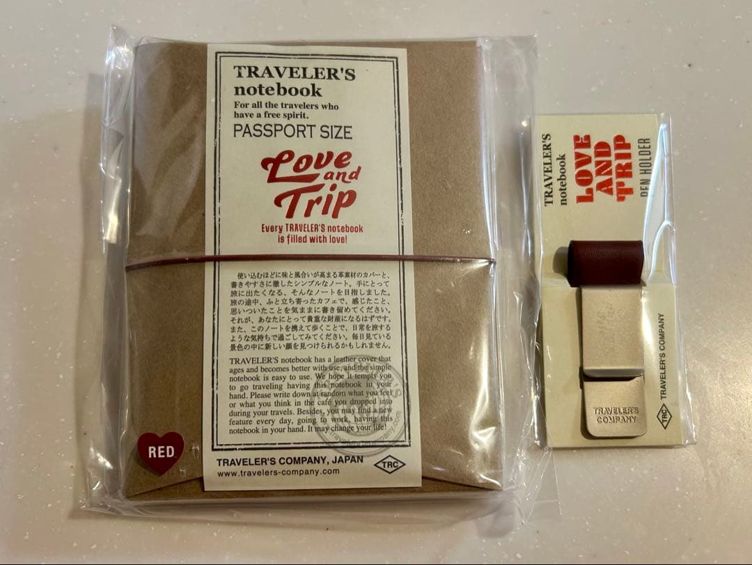 TRAVELER'S notebook パスポートサイズ 赤 と ペンホルダー