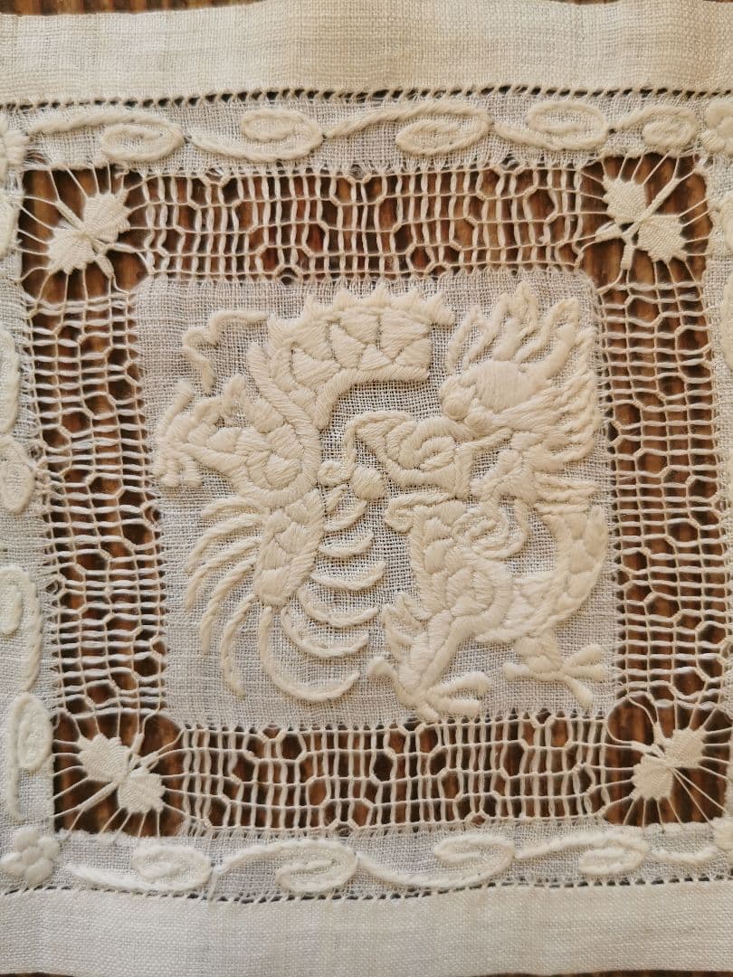 アンティーク 龍のエンブロイダリー 蝶のドローンワークレース シノワズリドイリー