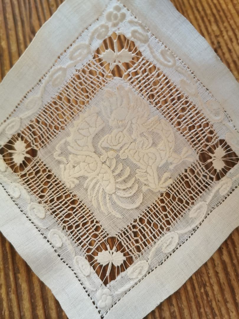 アンティーク 龍のエンブロイダリー 蝶のドローンワークレース シノワズリドイリー